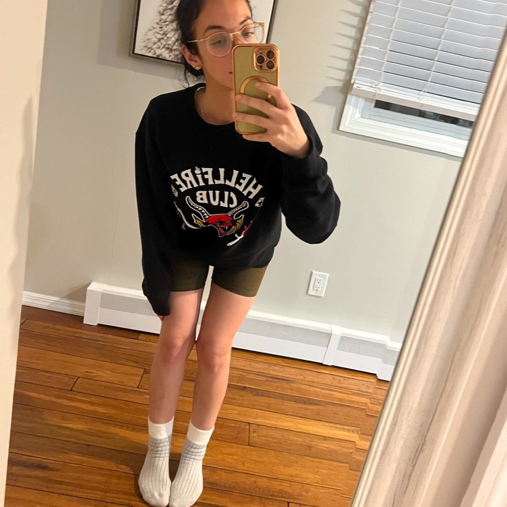 Euc Stranger Things “Hellfire Club” Pullover Size… - image 5